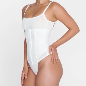 SKIMS
Power Mesh Waist Trainer